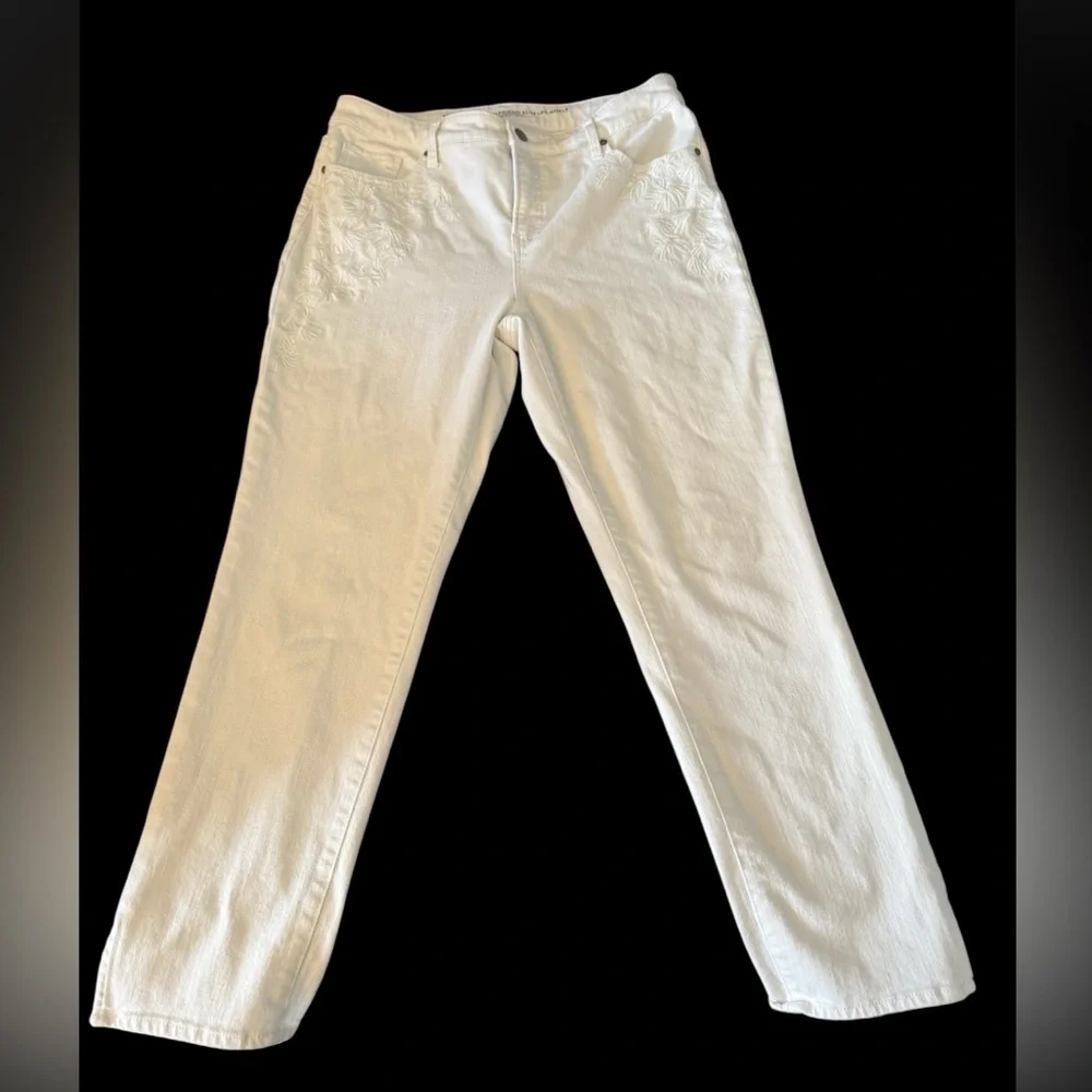 Chico's White Slim Leg Ankle Jeans - Picture 1 of 7